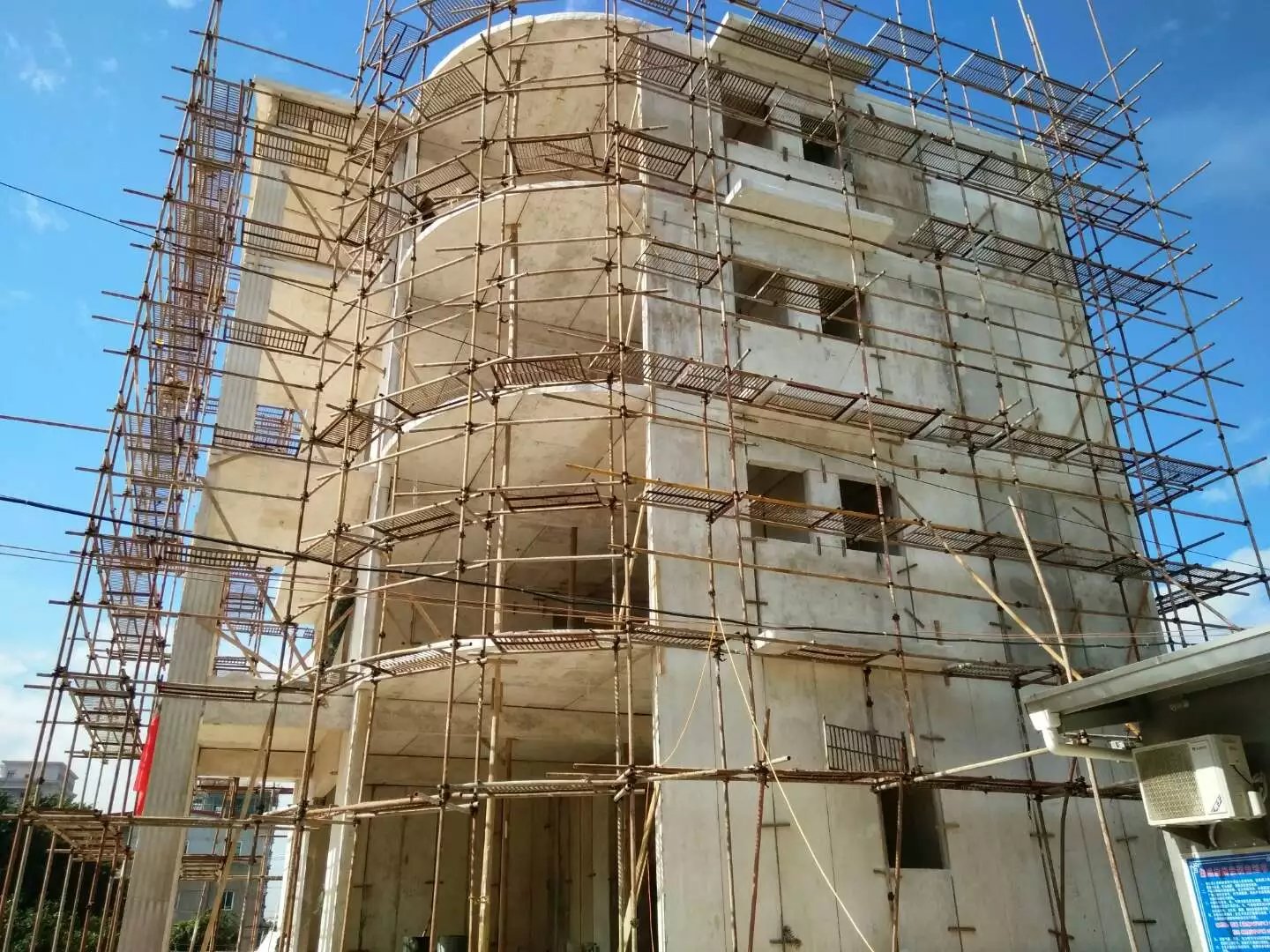 陆河星河绿色环保装配式建材在福建修建的五层别墅建筑